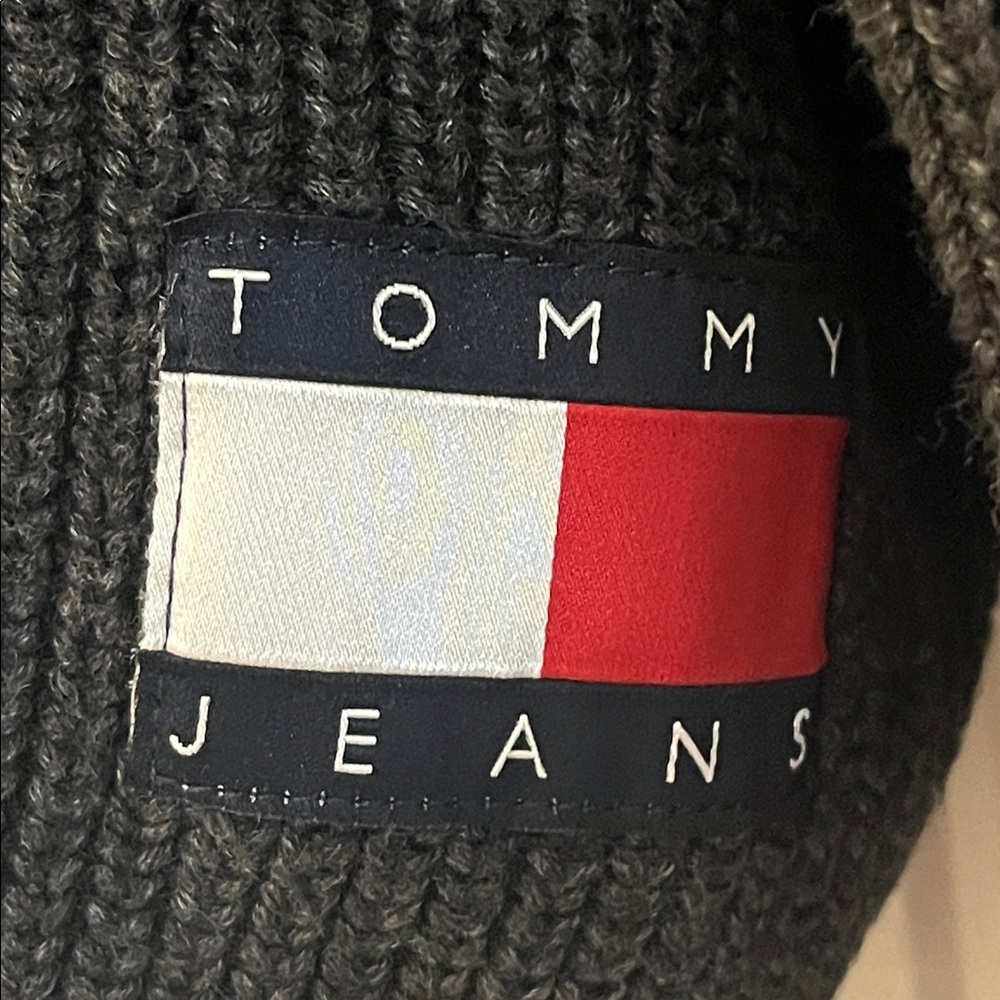 Tommy Hilfiger Sweater - Picture 16 of 16